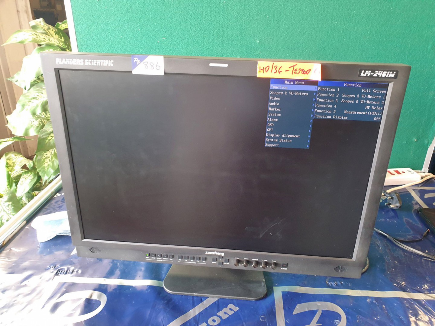 Flanders Scientific LM-2461W 24" multi format broa...