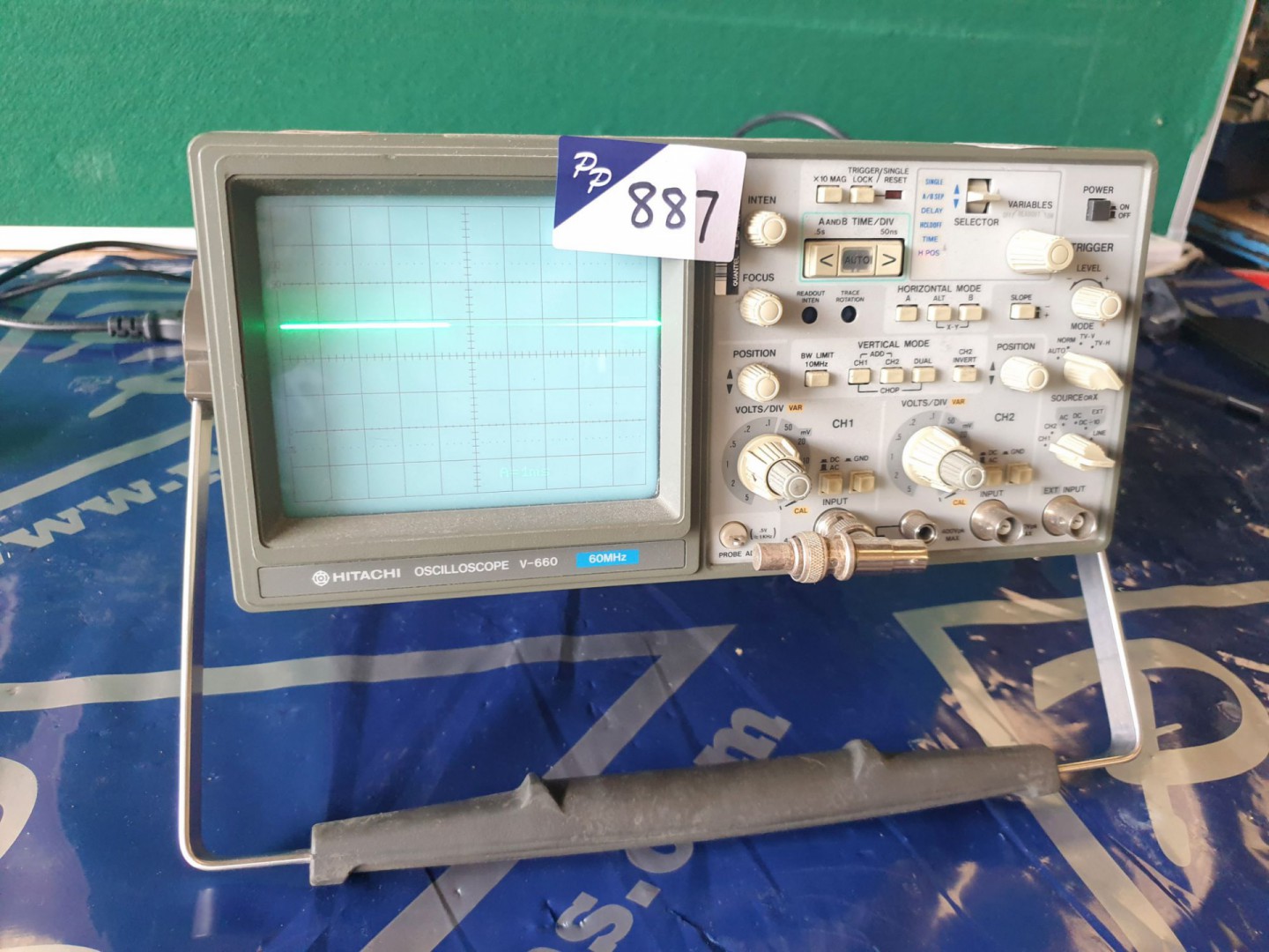 Hitachi V660 60MHz dual trace oscilloscope - lot l...