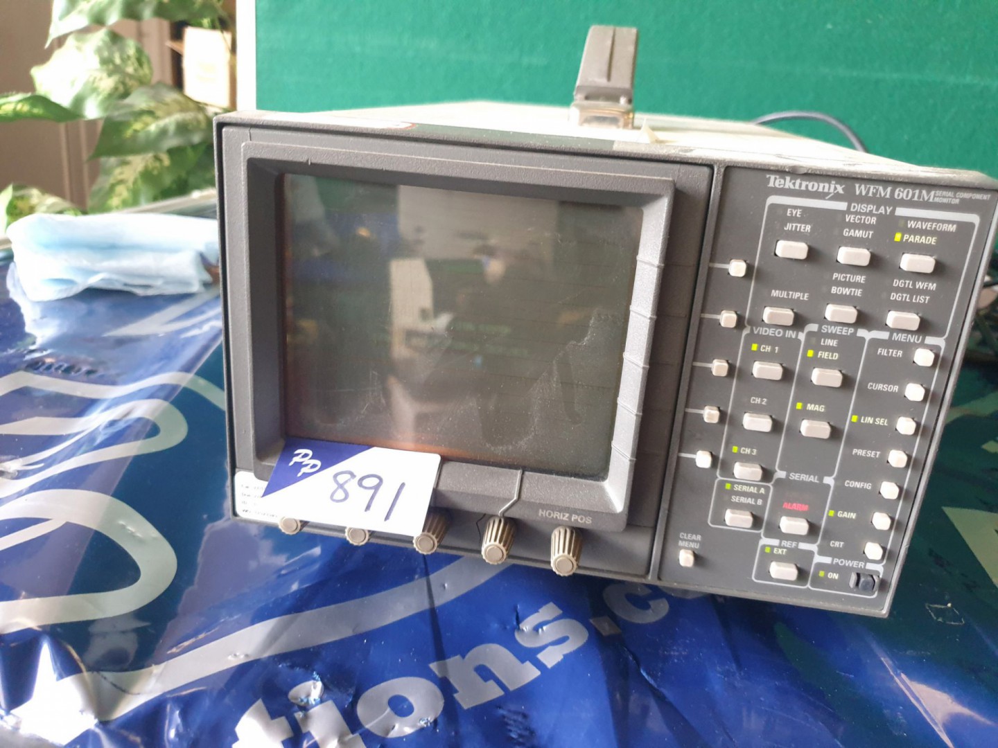 Tektronix WFM 601m serial component monitor - lot...