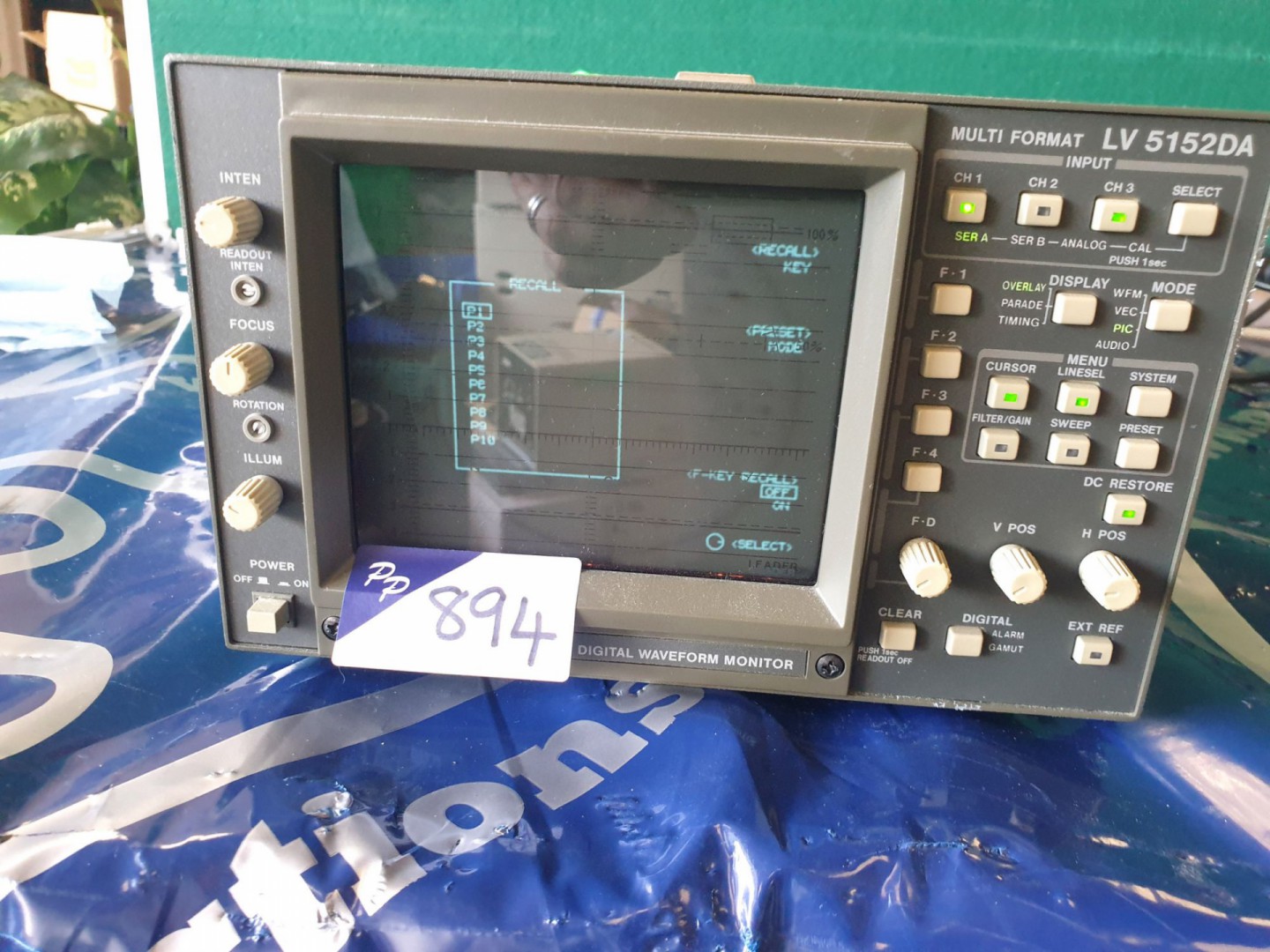 Leader LV5152DA multi format digital waveform moni...