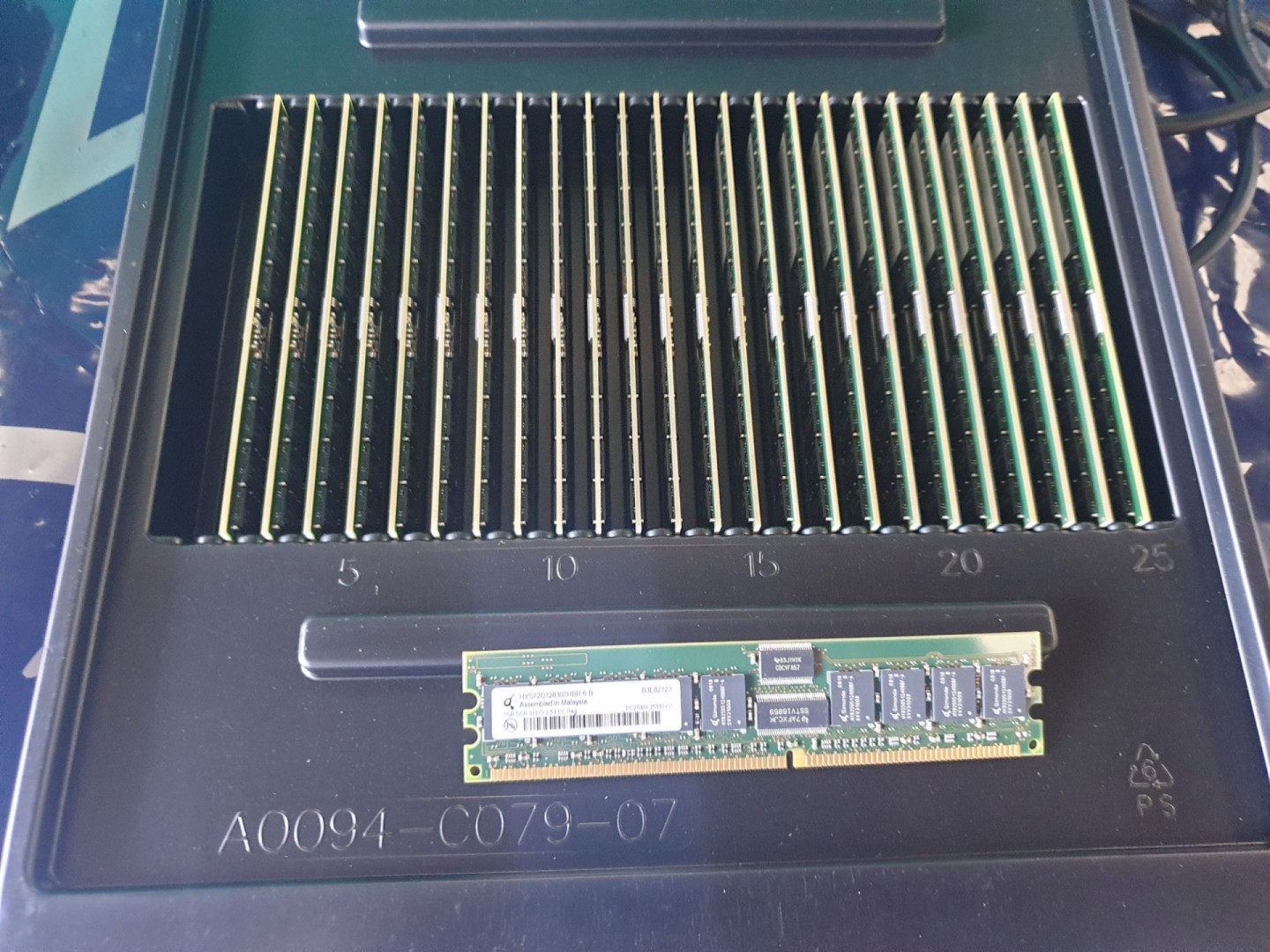 25x Snell Kahuna HYS72D128300HBR-6-B 1GB memory mo...