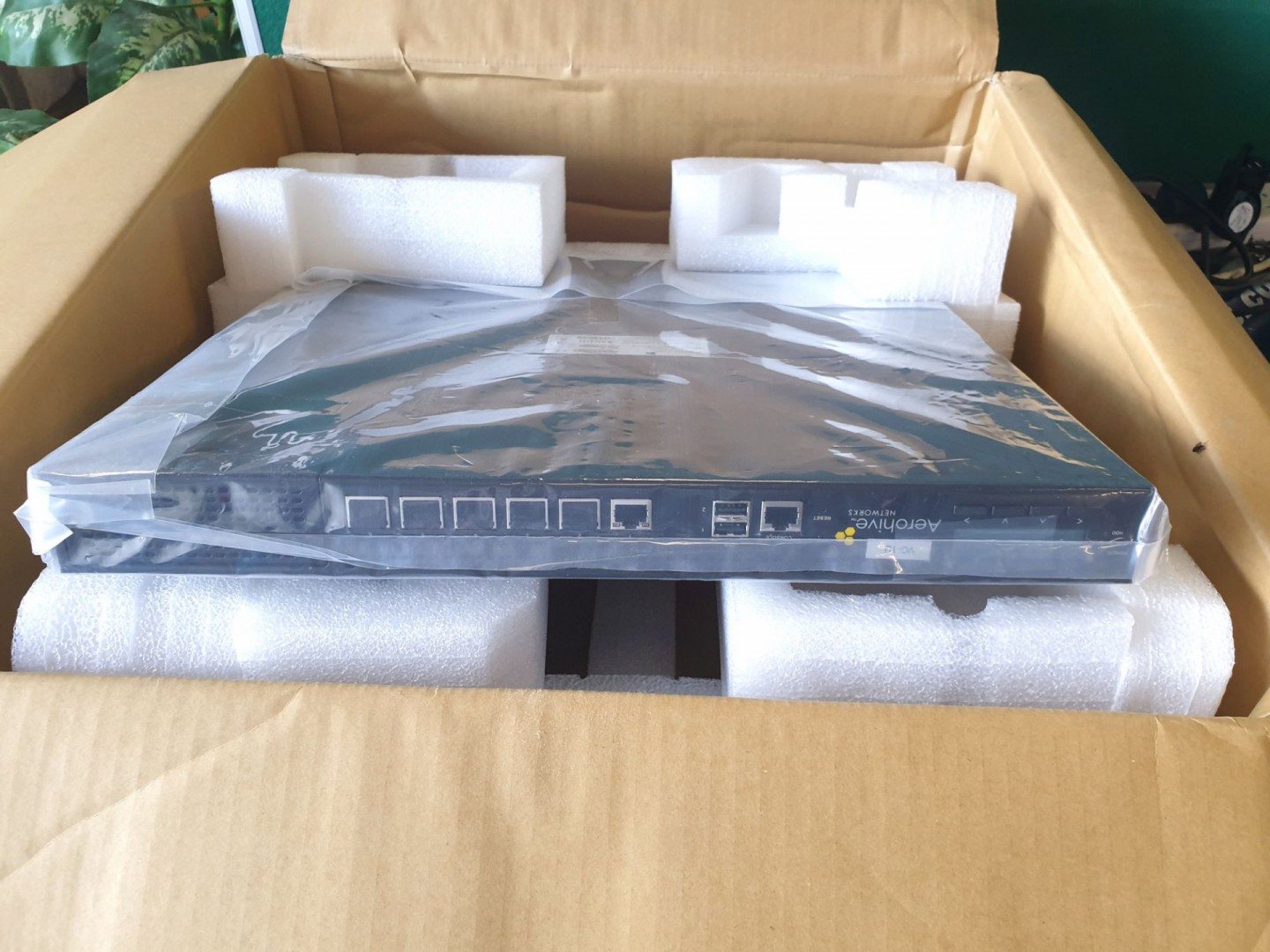 Aerohive AH-APPLIANCE-1 network switch (boxed) - l...