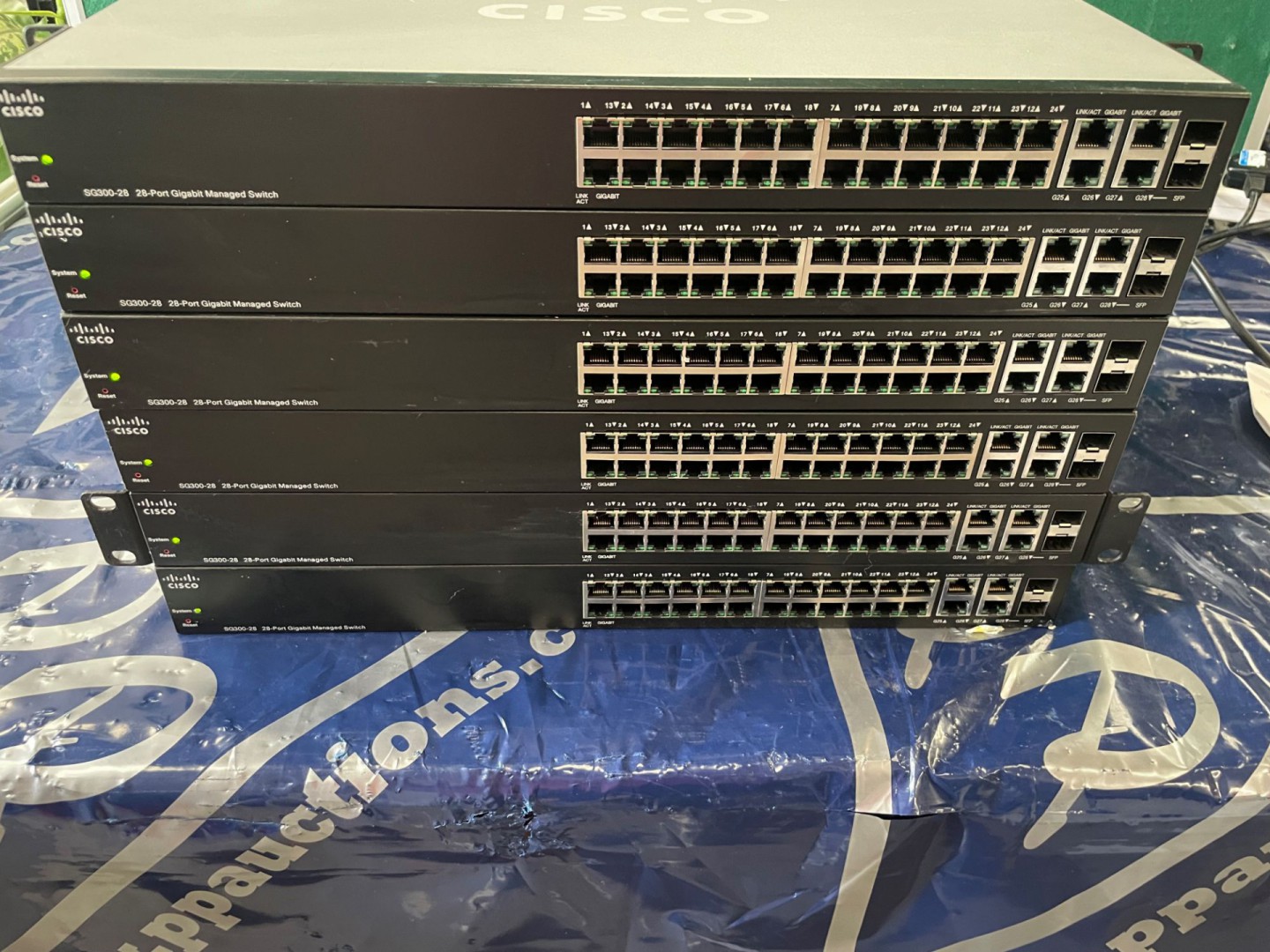 6x Cisco SG300-28 28 port Gigabit managed switch -...