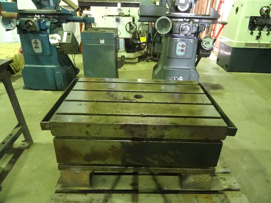 920x660mm CI drill base - lot located at: PP Saler...