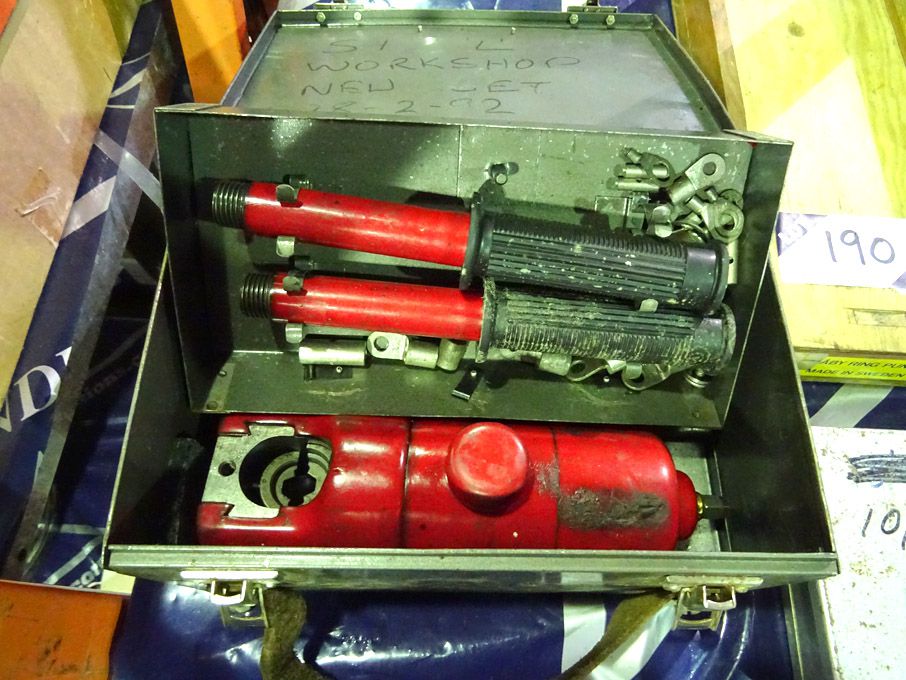 Erma hydraulic crimp tool, s/n 20404 in carry case...