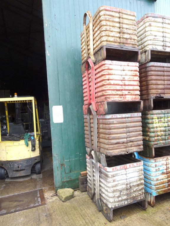 4x solid sided steel stackable stillages, 900x700x...