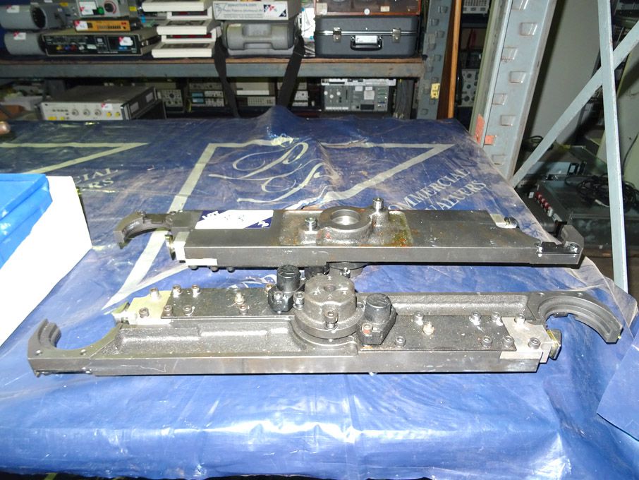 2x Micron automatic tool changer arms - lot locate...