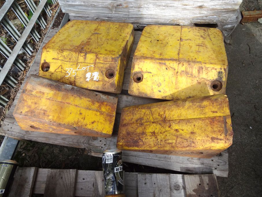 Qty various metal weights - Lot Located at: Hinckl...
