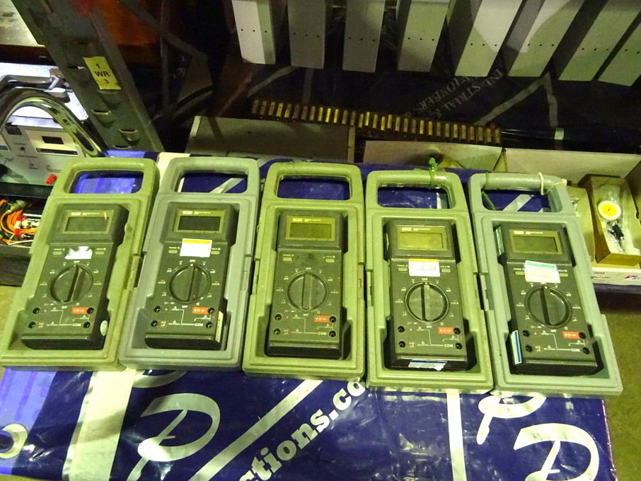 5x Fluke 25 multimeters in carry cases - Lot Locat...