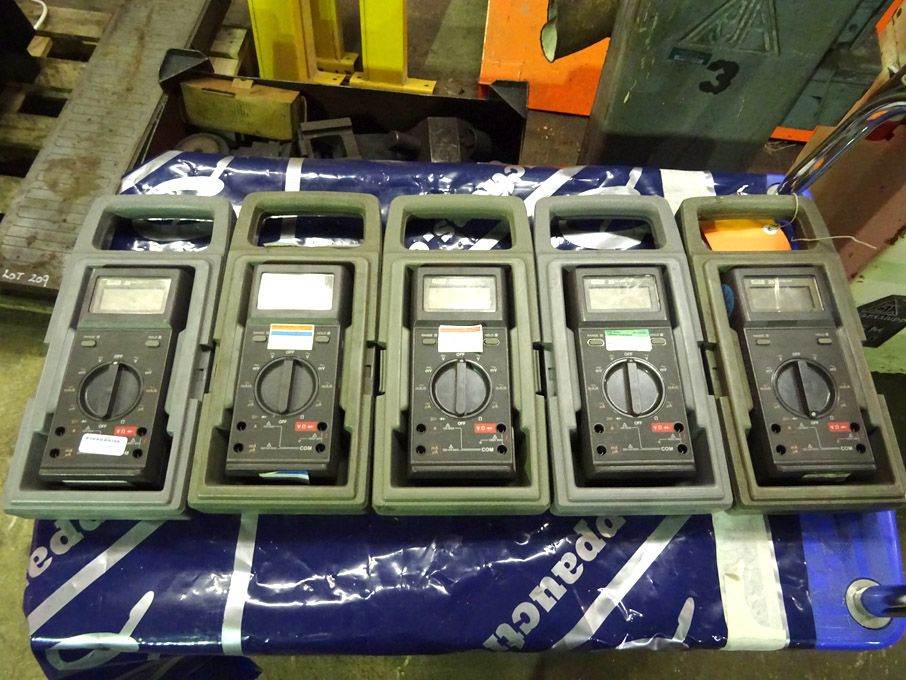 5x Fluke 25 multimeters in carry cases - Lot Locat...