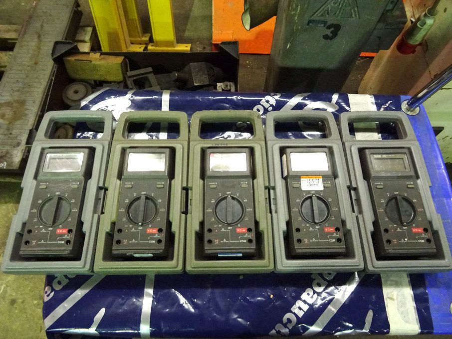 5x Fluke 25 multimeters in carry cases - Lot Locat...