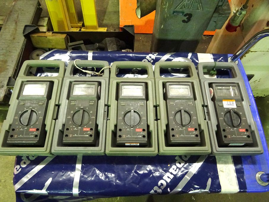 5x Fluke 25 multimeters in carry cases - Lot Locat...
