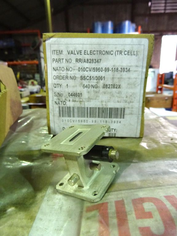 35x e2v - BS156 electronic valves in boxes - Lot L...