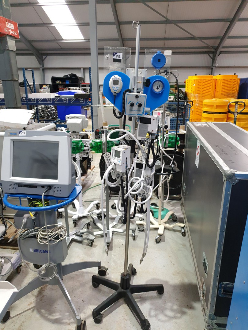 4x Maxiblend high flow meters, 2x Vital Signs vita...