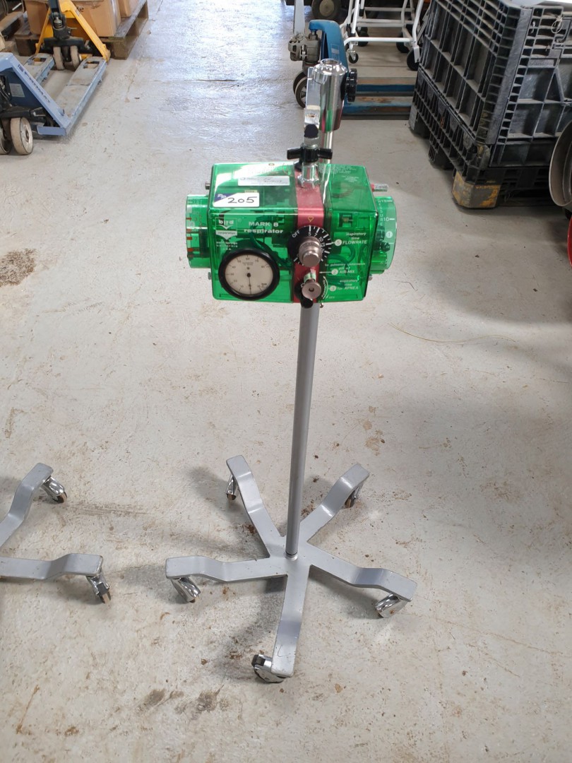 Bird Mark 8 respirator on mobile stand - Lot Locat...