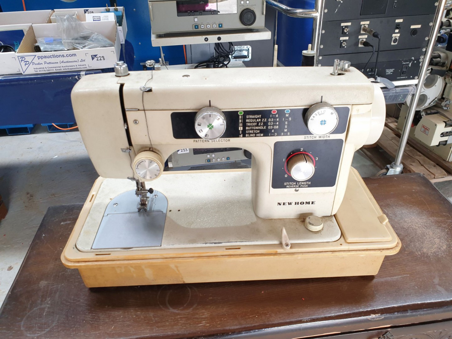 New Home 632 electric sewing machine in case (no p...