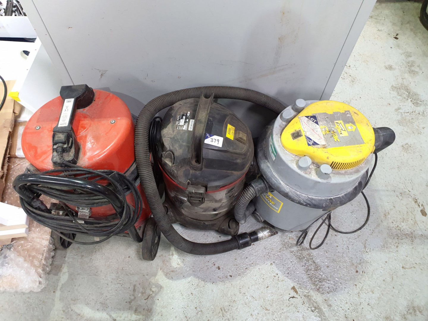 3x various wet / dry vacuums, 240v - Lot Located a...