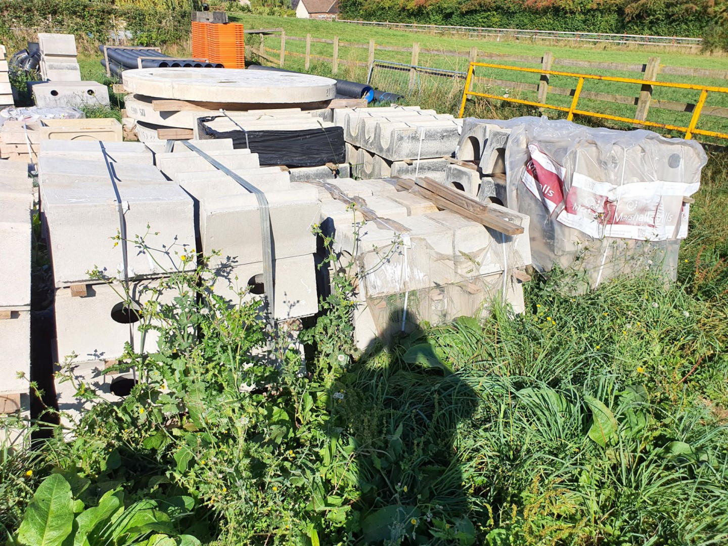 48x Marshalls Beeny half battered concrete drainag...