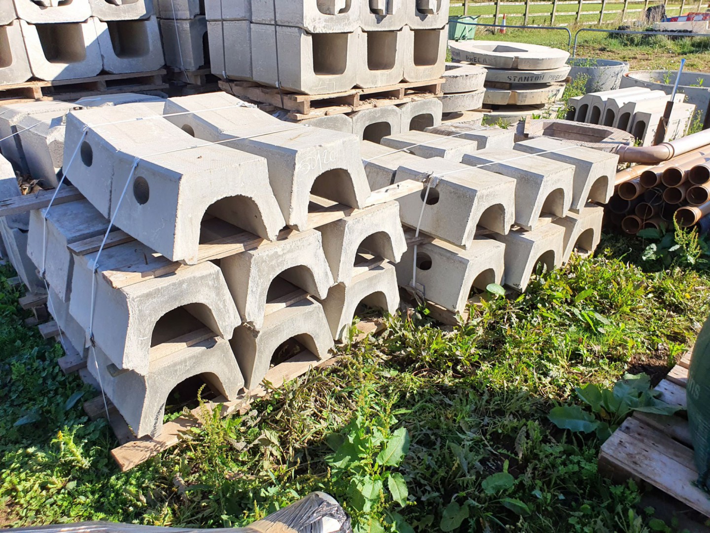 28x Marshalls Beeny half battered concrete drainag...