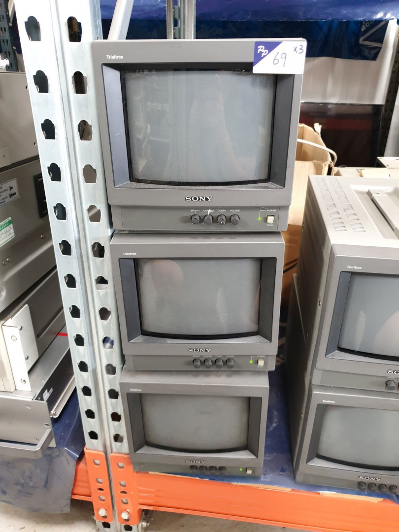 3x Sony PVM-9040ME CRT studio monitors - Lot Locat...
