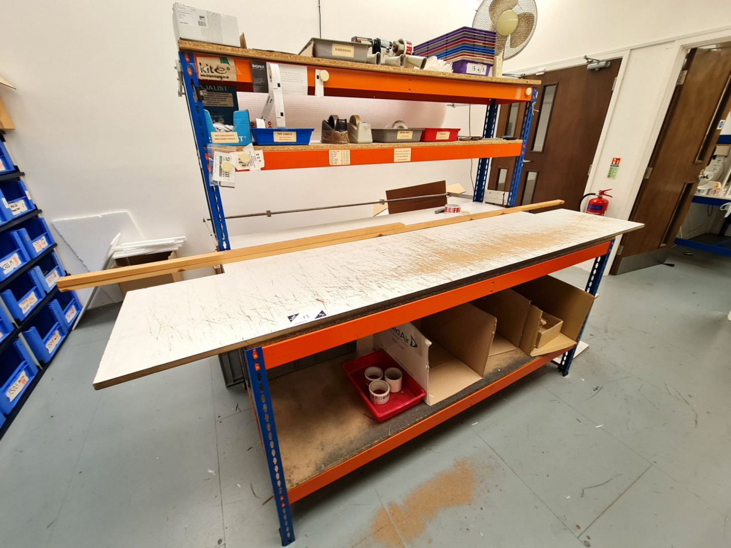 Light duty boltless packing bench with dispensing...