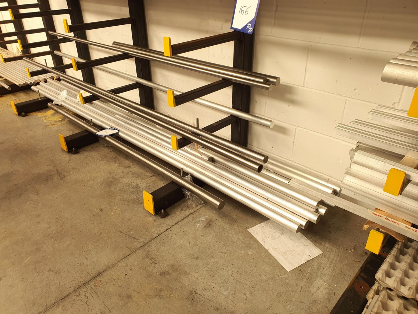 Large Qty aluminium & stainless steel bar stock to...