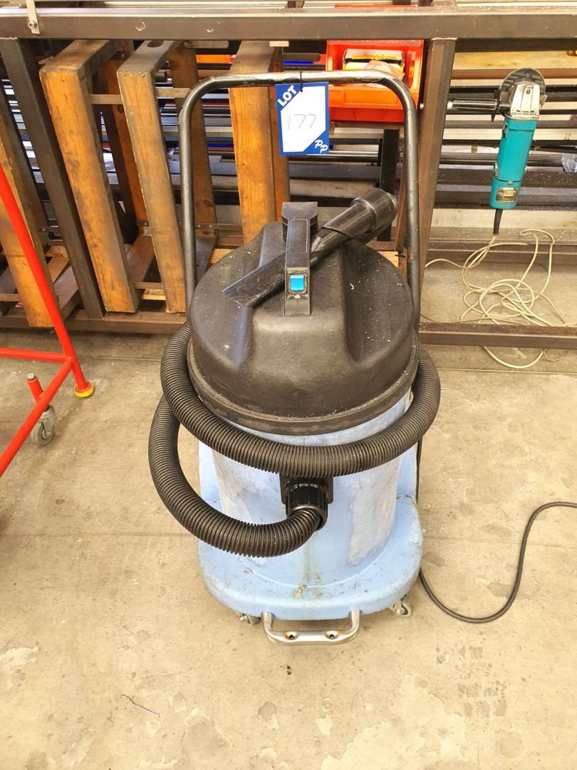 Unnamed 240v industrial vacuum