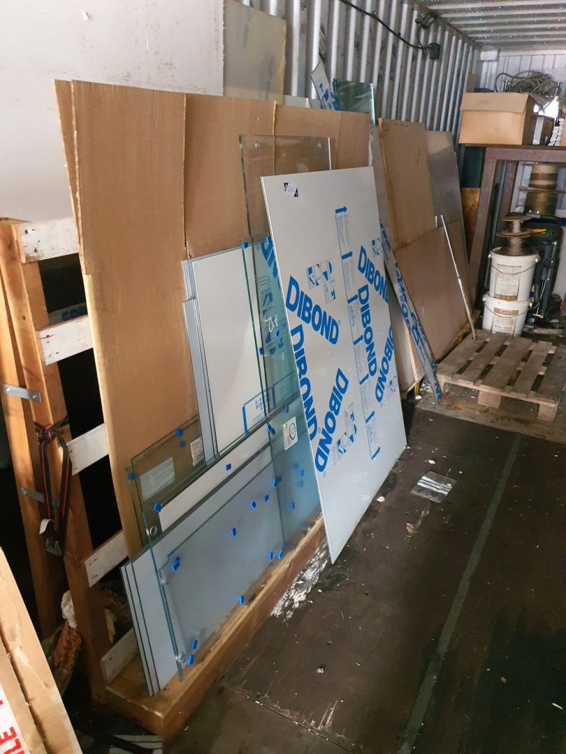 Forkable glass rack, 2000x1500mm with various glas...