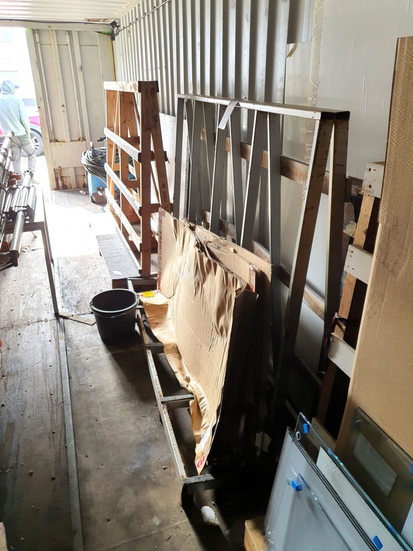 3x various forkable glass racks, 2000x1500mm