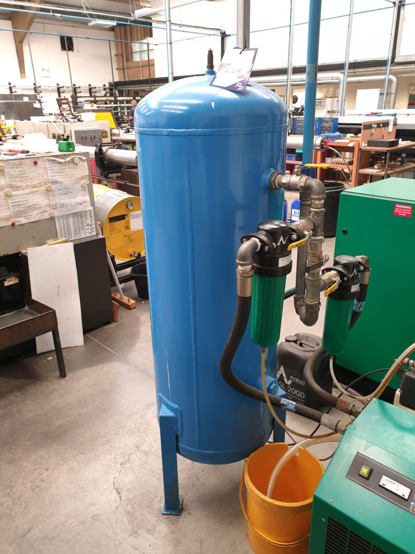 Rednal Pneumatics 272 litre floor type air receive...