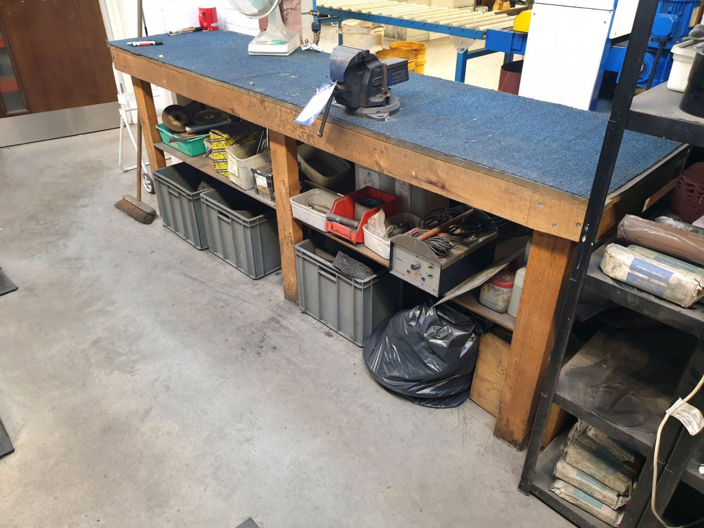 Heavy duty wooden bench with Record No 3 vice, 245...