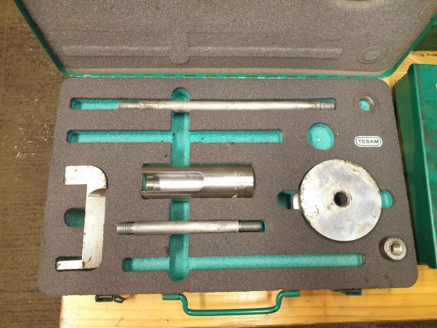 Tesam 2.0 TDCi injection puller & injector nut in...