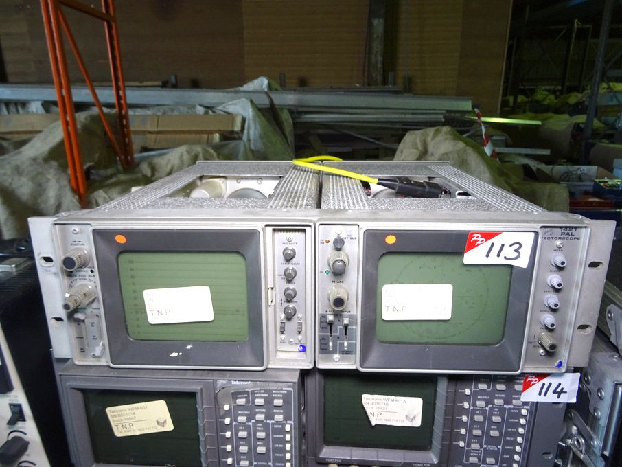Tektronix WFM-1431 vectorscope, Tektronix 1421 PAL...