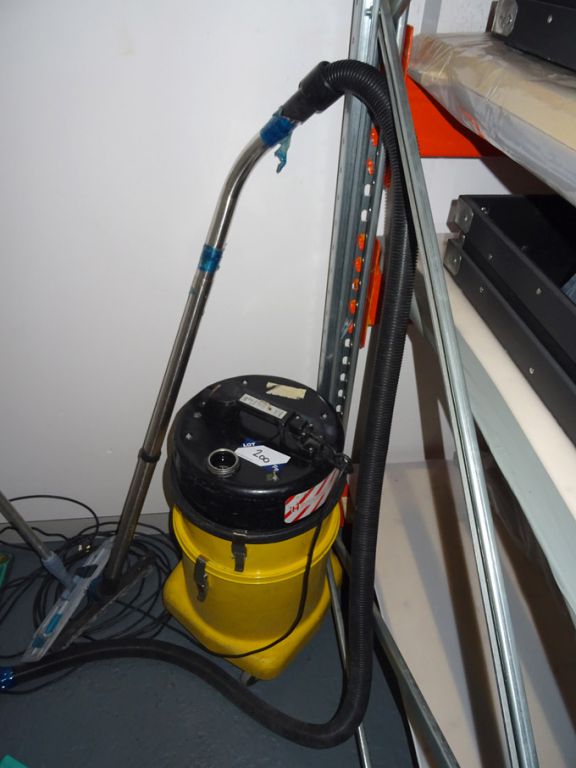 Numatic HZD570-2 industrial vacuum, 2000W, 240V