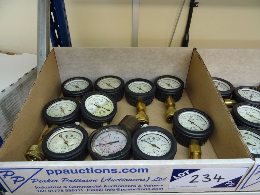 Qty Star pressure gauges