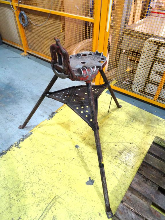 Ridgid 40-A Portable Tristand yoke vice