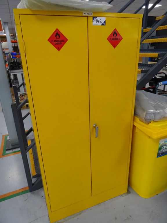 2 door flammable storage cupboard, 910x1830x450mm