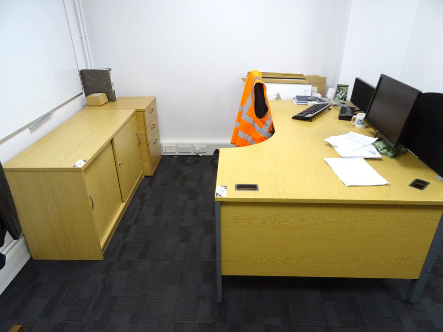 Light oak 1600x1200mm 'L' shaped desk with pedesta...