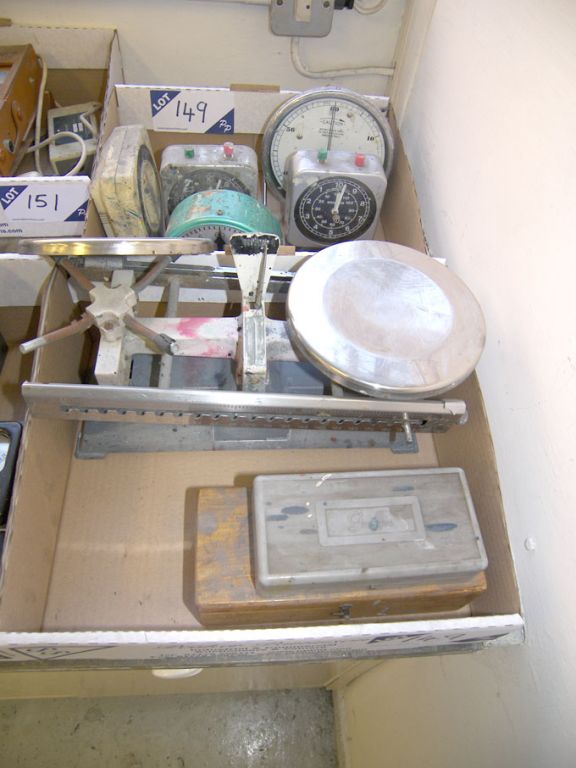 Qty scales, stop clocks, weights etc in 2 boxes