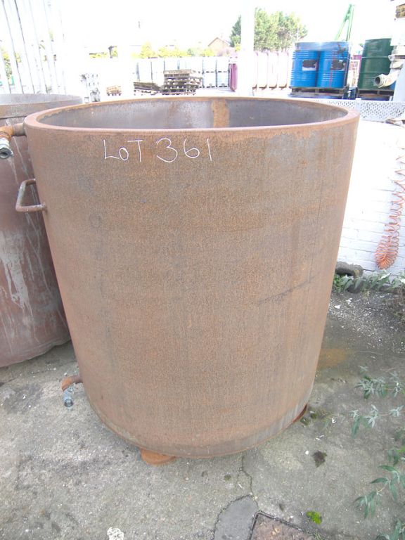 Mobile double skined heated paint pot, 1050mm dia...