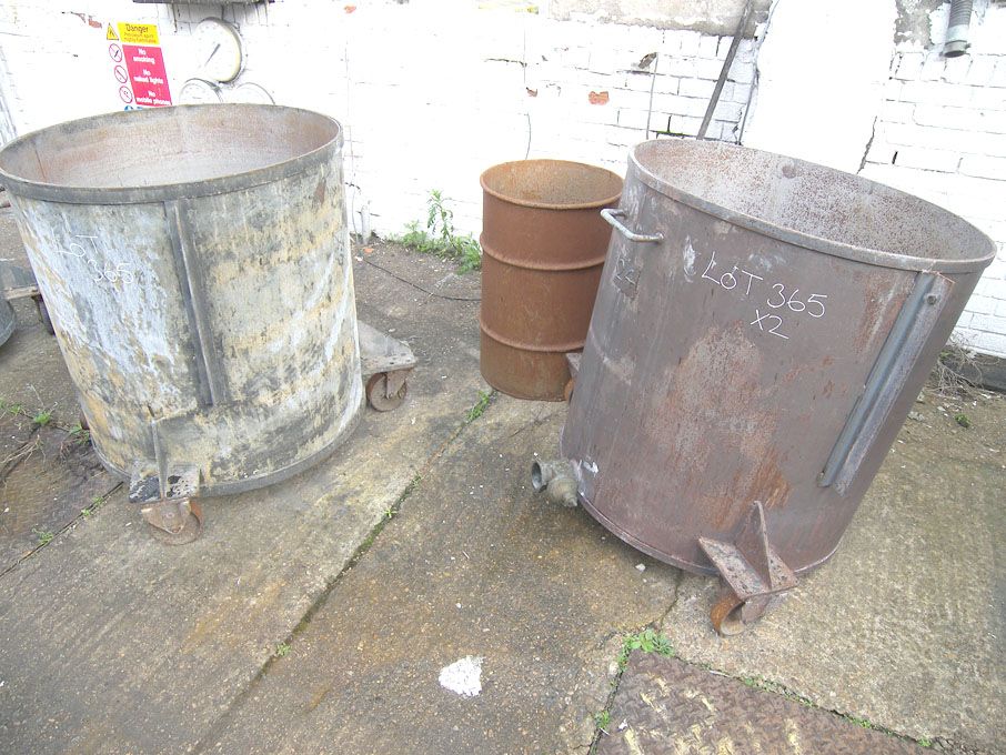 2x mobile metal paint pots, 900mm dia x 920mm high