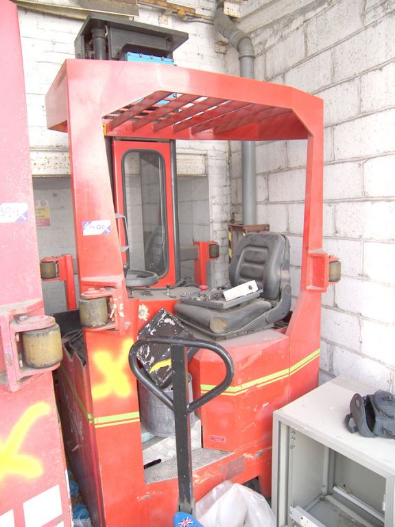 Narrow Aisle Rotareach 1000 electric reach truck,...