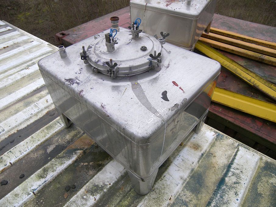 Unformtechnik stainless steel paint holding tank,...