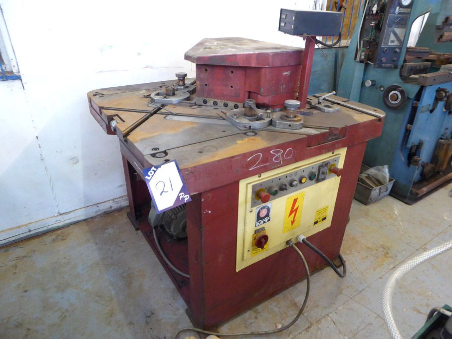 Amada CSHW-220 double notcher (1986)